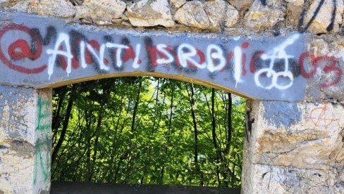 ЗВОРНИК: Идентификоване две особе повезане са графитима на тврђави (ФОТО)