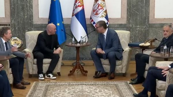 ВУЧИЋ СА ДЕЛЕГАЦИЈОМ UFC: Карте продате за 22 минута - нисам знао да је UFC толико популаран у овој земљи (ВИДЕО)