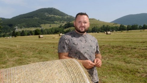 РАЈКО ЈЕ ПРАВНИК И УЗОРАН СТОЧАР: У родну Лику отишао чим је дипломирао, а касније вратио и трактор на ком је са породицом избегао у Олуји