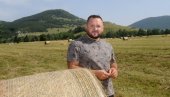 РАЈКО ЈЕ ПРАВНИК И УЗОРАН СТОЧАР: У родну Лику отишао чим је дипломирао, а касније вратио и трактор на ком је са породицом избегао у Олуји