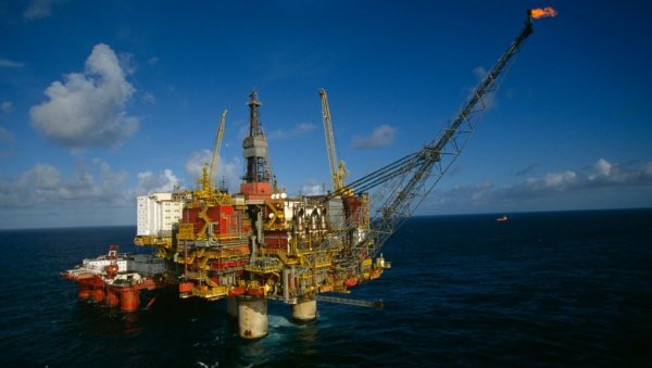 БРИТАНИЈА ОТВАРА НАФТНА ПОЉА У СЕВЕРНОМ МОРУ: Трамп открио детаљ разговора са Бернамом