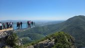 ПОГЛЕД КОЈИ ОДУЗИМА ДАХ: Нови стаклени видиковац на Каблару спреман за прве посетиоце (ФОТО/ВИДЕО)