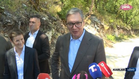 VUČIĆ NA KABLARU Predsednik na otvaranju staklenog vidikovca: Na 132 tone je testiran (VIDEO)