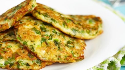 GRČKE PLJESKAVICE OD TIKVICA: Hrskave spolja, mekane iznutra,a gotove za manje od 20 minuta (RECEPT)