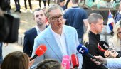ВУЧИЋ НА ЈУГОСИТОКУ СРБИЈЕ: Председник у посети селу Темска (ВИДЕО)