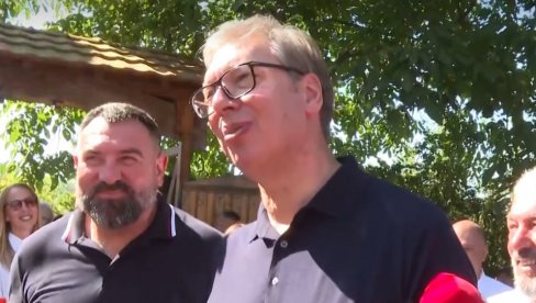 ВУЧИЋ НА ЈУГОСИТОКУ СРБИЈЕ: Председник у посети селу Темска (ВИДЕО)