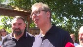 ВУЧИЋ НА ЈУГОСИТОКУ СРБИЈЕ: Председник у посети селу Темска (ВИДЕО)
