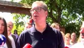 VUČIĆ NAJAVIO VELIKA POVEĆANJA PENZIJA, PLATA I MINIMALCA: Nemamo problem sa javnim dugom