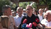 PREDSEDNIK U POSETI SELU TEMSKA: Vučić obilazi gazdinstvo porodice Pančić (VIDEO)