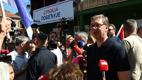 ПРЕДСЕДНИК ОБИЛАЗИ ЈУГОИСТОК СРБИЈЕ: Вучић у Бабушници (ВИДЕО)