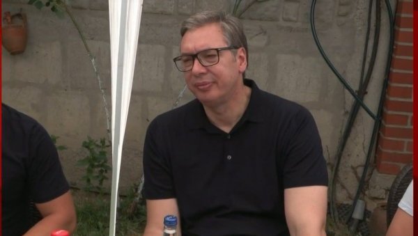 ПРЕДСЕДНИК ОБИЛАЗИ ЈУГОИСТОК СРБИЈЕ: Вучић у посети породици Николић у селу Горчинце (ВИДЕО)