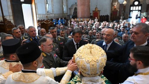 ВОЈСКА СРБИЈЕ ПРОСЛАВИЛА КРСНУ СЛАВУ: Светом литургијом обележен празник Светог деспота Стефана Високог