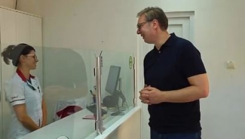 ПРЕДСЕДНИК ОБИШАО АПОТЕКУ У КАЛНИ: Важно је да грађани, где год да живе, имају подједнако доступну терапију (ВИДЕО)