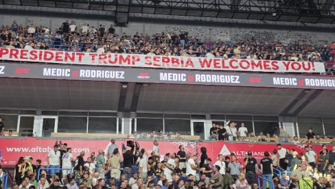 PREDSEDNIČE TRAMP, SRBIJA VAM ŽELI DOBRODOŠLICU Razvijen neverovatan transparent na UFC Beogradu (FOTO)